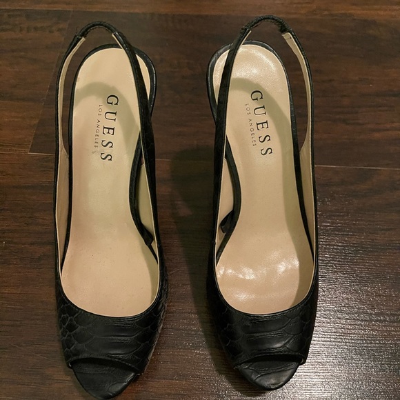 Never worn GUESS pumps. Size 7 - Picture 2 of 3
